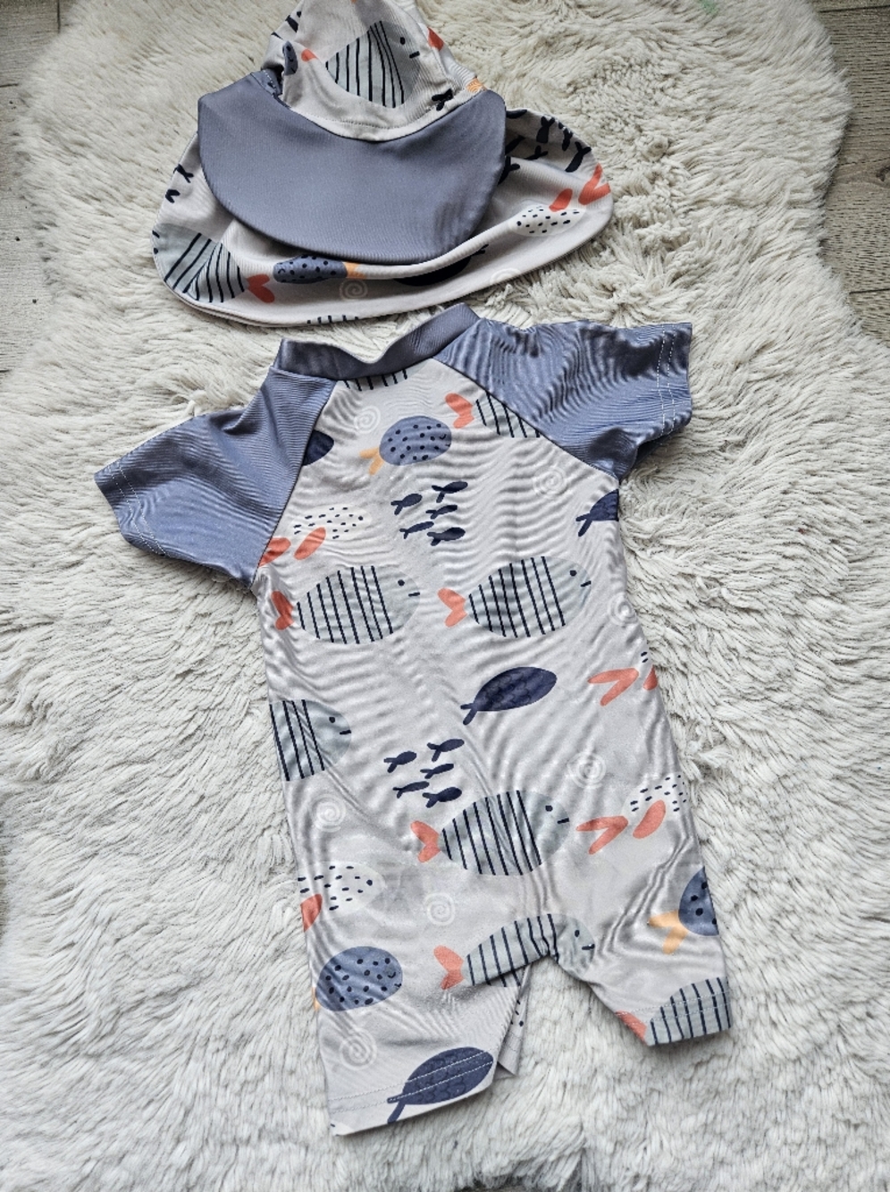 Baby Boy Fish Print Rash Guard Swimsuit & Sun Hat Set Size 12-18🩷
